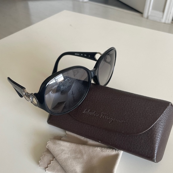 Salvatore Ferragamo Sunglasses - Picture 4 of 4